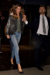 Gisele Bundchen in Skinny Jeans - New York 11/15/ 2016