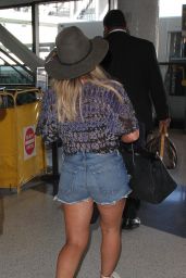 Hilary Duff at LAX in Los Angeles 11/10/ 2016 