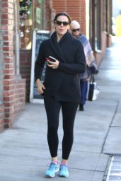 Jennifer Garner - Stopping to Pick up Bagels and Smoothies on Thanksgiving Eve in Brentwood, CA 11/23/ 2016