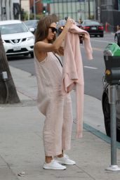 Jessica Alba Casual Style - Shopping at Sugarfina in Beverly Hills 11/12/ 2016 