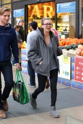 Kaley Cuoco Shopping at Whole Foods in Los Angeles, November 2016 