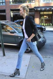 Karlie Kloss - Out and About in NYC 11/07/ 2016