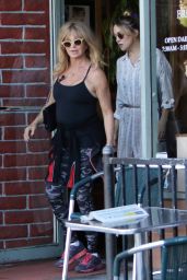 Kate Hudson & Goldie Hawn at the Early World Restaurant in Brentwood, November 2016