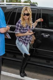 Kate Hudson Travel Outfit - LAX Airport in LA 11/20/ 2016 