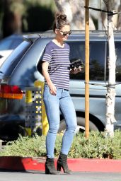 Katie Holmes - Picking Up a Coffee and a Bite at Pain Quotidian in Westlake Village 11/14/ 2016 