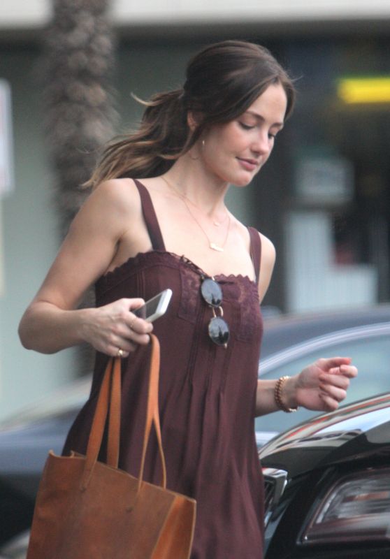 Minka Kelly - Stopping by a Gas Station to Fill up Tank in West Hollywood 11/12/ 2016 