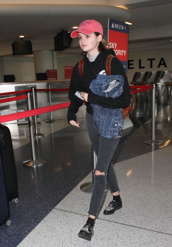 Morgan Lily - Arriving at LAX in Los Angeles 11/11/2016