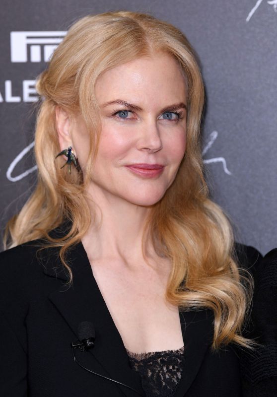 Nicole Kidman – Pirelli Calendar 2017 Launch Photocall in Paris