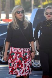 Reese Witherspoon and Ava Phillippe - Out in Los Angeles 11/18/ 2016 
