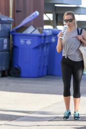Reese Witherspoon in Leggings -  Leaving a Gym in LA 11/3/ 2016 