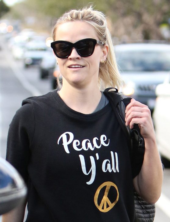 reese-witherspoon-leaving-a-gym-in-santa-monica-11-21-2016-5