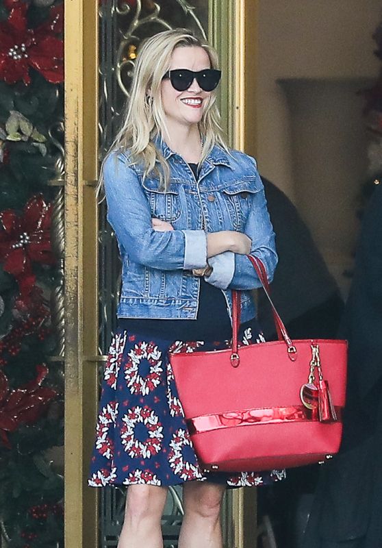 Reese Witherspoon - Shopping in Beverly Hills 11/26/ 2016 