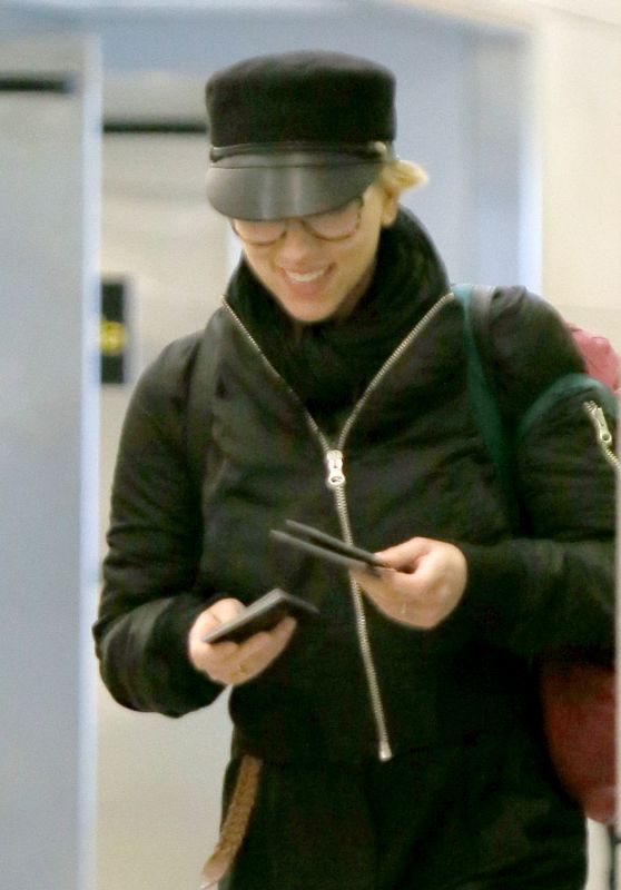 Scarlett Johansson at JFK Airport in New York 10/31/ 2016