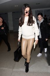 Selena Gomez - Arriving at LAX Airport in Los Angeles 11/28/ 2016 