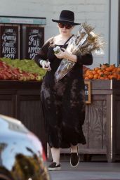 Adele - Stops By Whole Foods in Beverly Hills 12/27/ 2016