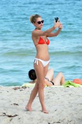 Ashley Smith in Bikini - Enjoys a Cocktail With Friends - Miami Beach 12/14/ 2016