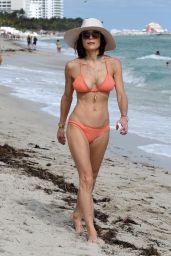 Bethenny Frankel in a Bikini - Miami 12/3/ 2016