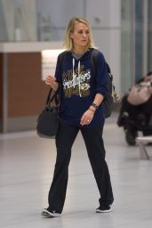Carrie Underwood - Airport in Adelaide, Australia 12/4/ 2016