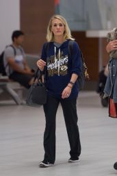Carrie Underwood - Airport in Adelaide, Australia 12/4/ 2016