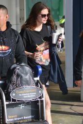 Catherine McNeil - Picks Up a Friend From Airport in Sydney 12/28/ 2016