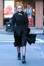 Elle Fanning - Grabs Lunch at Sweetgreen in SoHo 12/15/ 2016 