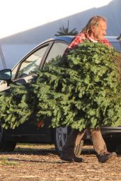 Elsa Pataky - Christmas Tree Shopping in Malibu - 12/8/ 2016 