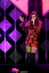 Hailee Steinfeld - Performing at 101.3 KDWB