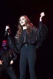 Hailee Steinfeld - Performs at the Kiss 95.1 Kissmas Concert in Charlotte, NC, 12/13/ 2016