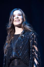 Hailee Steinfeld - Performs at the Kiss 95.1 Kissmas Concert in Charlotte, NC, 12/13/ 2016