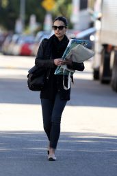 Jordana Brewster - Carries Some of Her Daughters Art to be Custom Framed in Hollywood 12/27/ 2016