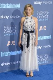 Julie Bowen – 2016 Critics’ Choice Awards in Santa Monica 12/11/ 2016