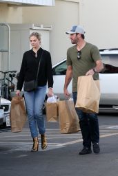 Kate Upton - Shopping in Los Angeles 12/04/ 2016