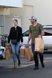 Kate Upton - Shopping in Los Angeles 12/04/ 2016