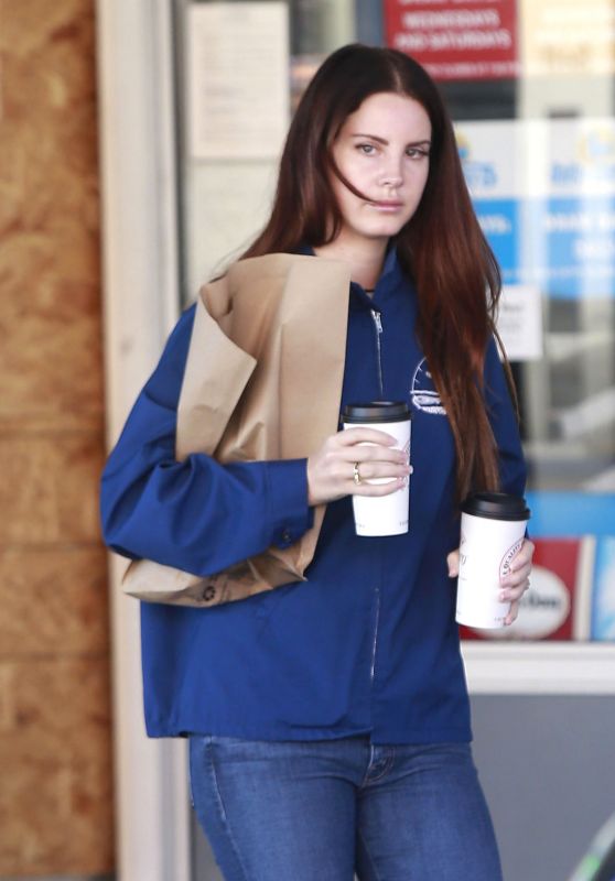 Lana Del Rey at a Gas Station in Beverly Hills 12/19/ 2016 • CelebMafia