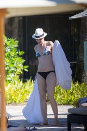 Leslie Bibb in Bikini - on Vacation in Hawaii, December 2016