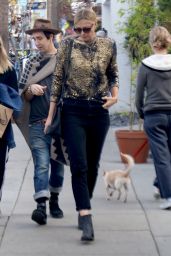 Maria Sharapova Chic Style - Shopping in Venice 12/21/ 2016
