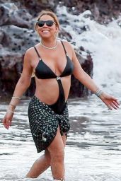 Mariah Carey - Playing With Her New Boyfriend in Hawaii, November 2016