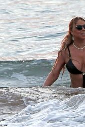 Mariah Carey - Playing With Her New Boyfriend in Hawaii, November 2016