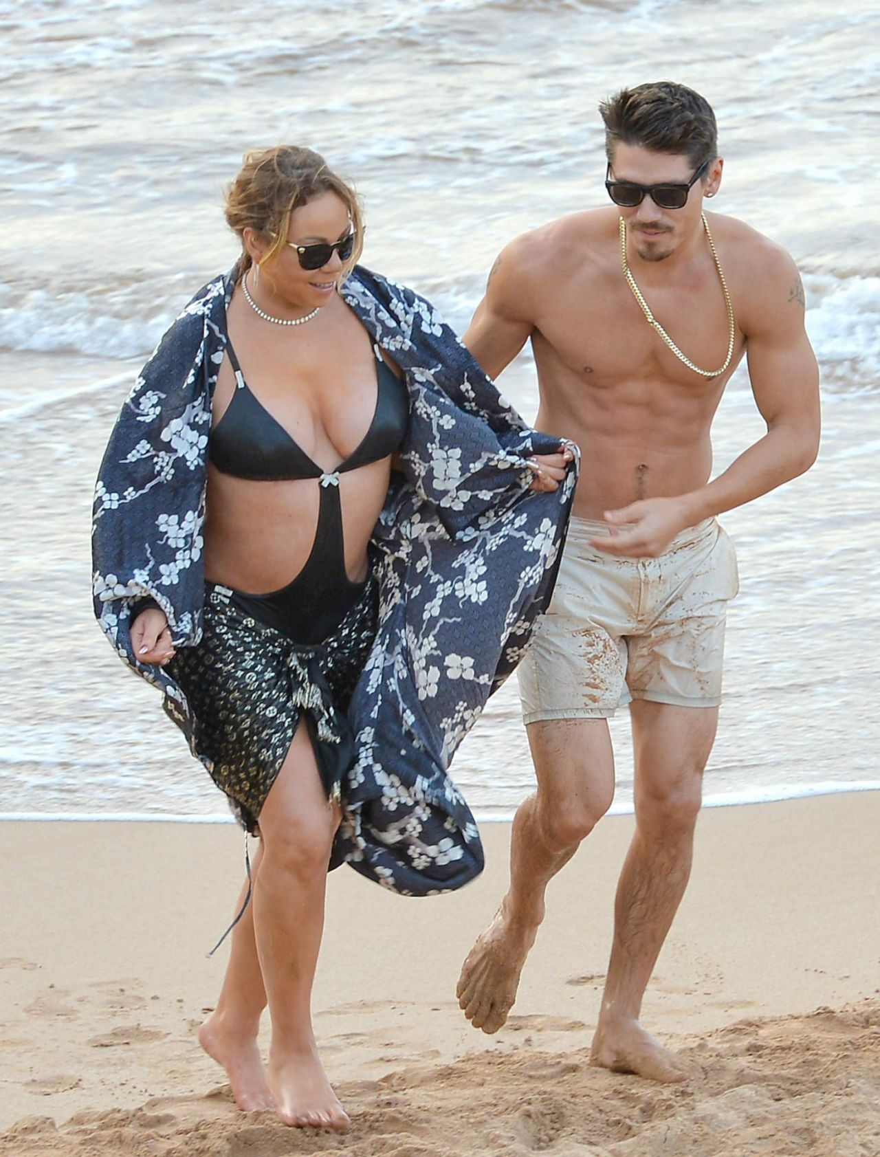 Mariah Carey - Playing With Her New Boyfriend in Hawaii, November 2016.