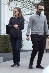 Natalie Portman - Stops By a Doctors Office in Los Angeles 12/12/ 2016