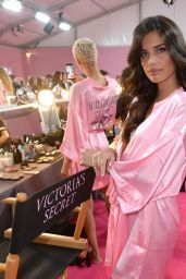 Sara Sampaio – Victoria’s Secret Fashion Show 2016 Backstage