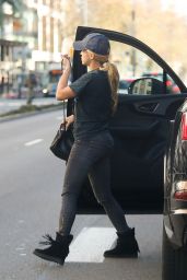 Shakira Booty in Jeans - Barcelona, Spain 12/30/ 2016