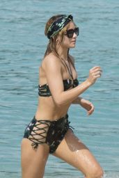 Suki Waterhouse and Sister Immy Waterhouse on vacation in Barbados 12/21/ 2016