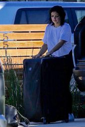 Ariel Winter - Unloading Her Luggage Out of Her Car, Los Angeles 1/13/ 2017