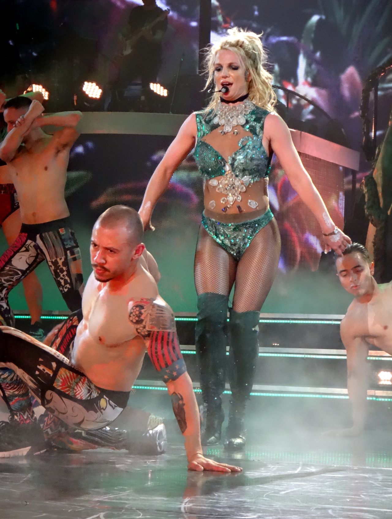 https://celebmafia.com/wp-content/uploads/2017/01/britney-spears-performing-at-her-piece-of-me-residency-in-las-vegas-1-11-2017-10.jpg