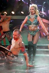 Britney Spears - Performing at Her 