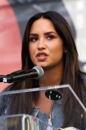 Demi Lovato - Speaks Onstage at the Women