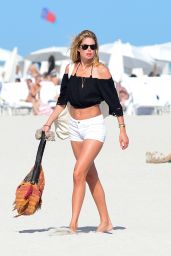 Doutzen Kroes Leggy in Shorts - Going to the Beach in Miami 1/2/ 2017