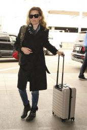 Elizabeth Banks - Departs from LAX Airport in Los Angeles 1/4/ 2017 