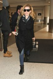 Elizabeth Banks - Departs from LAX Airport in Los Angeles 1/4/ 2017 